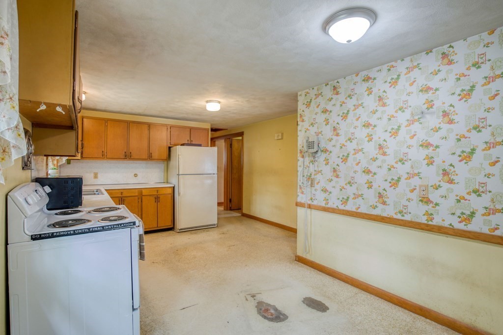180 Feltham Road Springfield, MA 01118 - Photo 12 of 26 Gallery Image 12