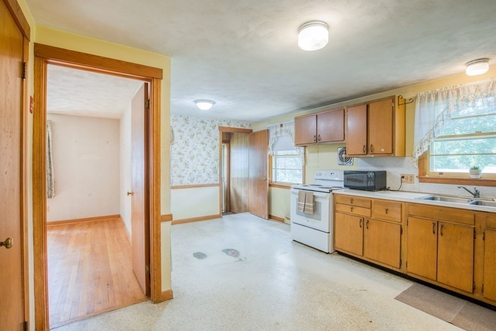 180 Feltham Road Springfield, MA 01118 - Photo 15 of 26 Gallery Image 15