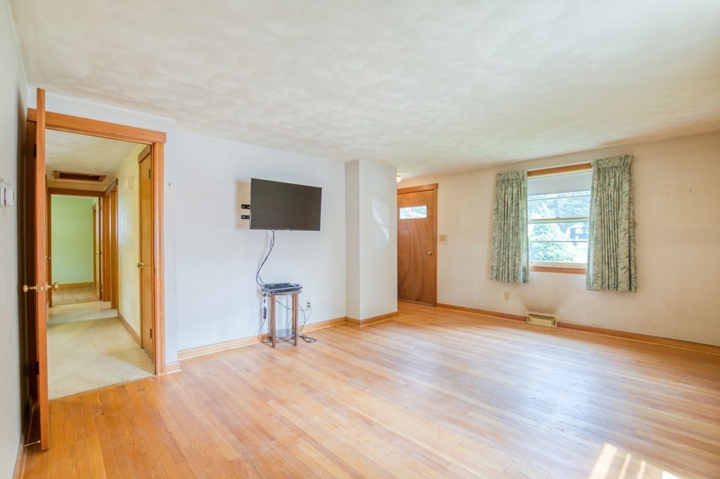 180 Feltham Road Springfield, MA 01118 - Photo 16 of 26 Gallery Image 16