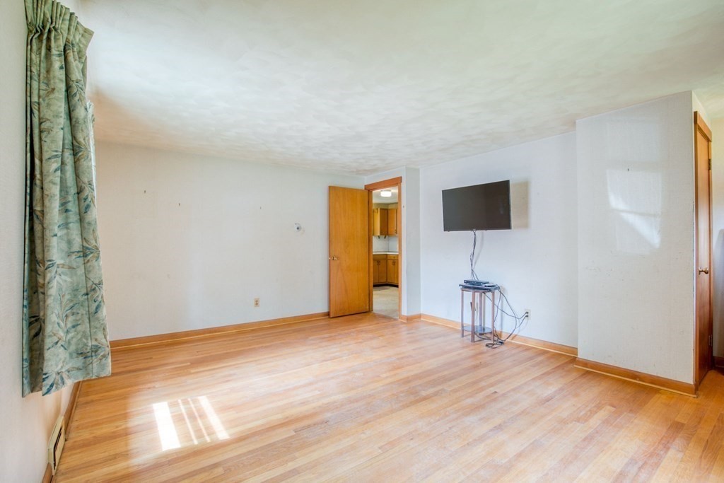 180 Feltham Road Springfield, MA 01118 - Photo 17 of 26 Gallery Image 17