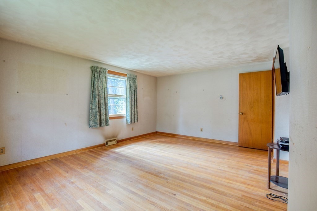 180 Feltham Road Springfield, MA 01118 - Photo 18 of 26 Gallery Image 18