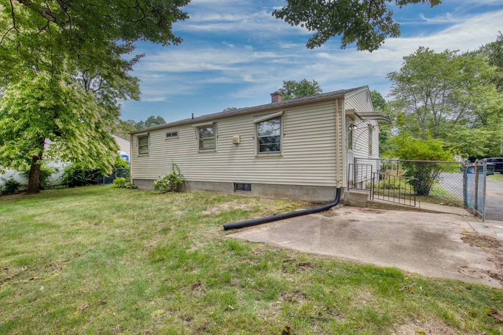 180 Feltham Road Springfield, MA 01118 - Photo 10 of 26 Gallery Image 10