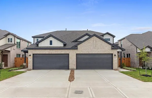 $2,385 | 1801 North Peach Creek Drive, Unit B, Dayton, TX 77535