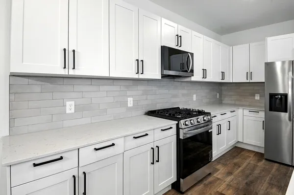 $2,385 | 1801 North Peach Creek Drive, Unit B, Dayton, TX 77535