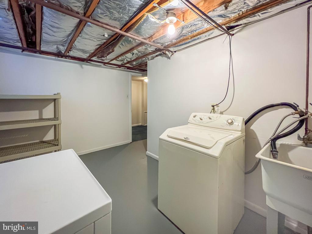 10843 Academy Road Philadelphia, PA 19154 - Photo 25 of 30 a utility room with dryer and washer