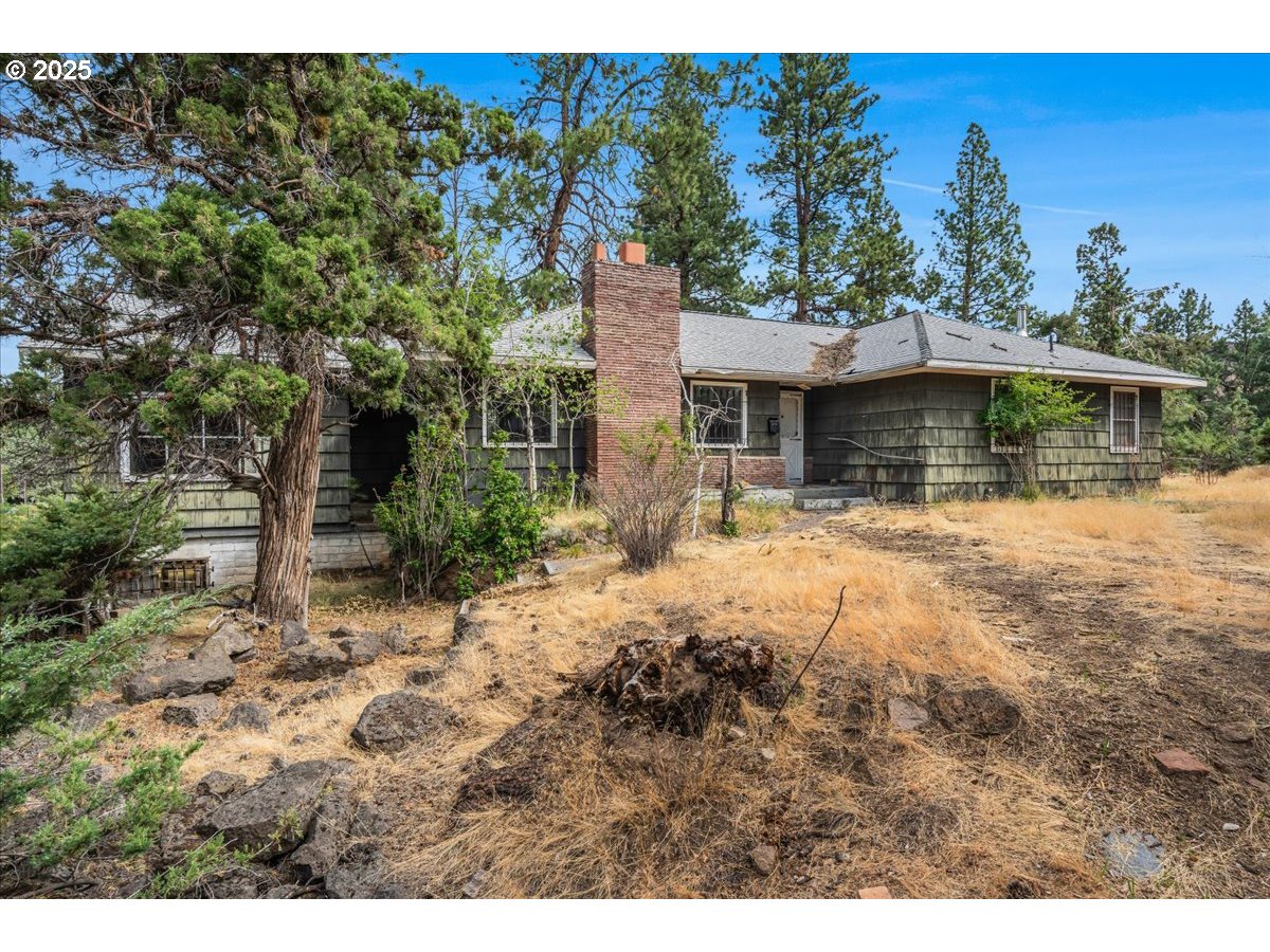 438 Northeast 9th Street Bend, OR 97701 - Photo 11 of 29 a front view of a house with a yard