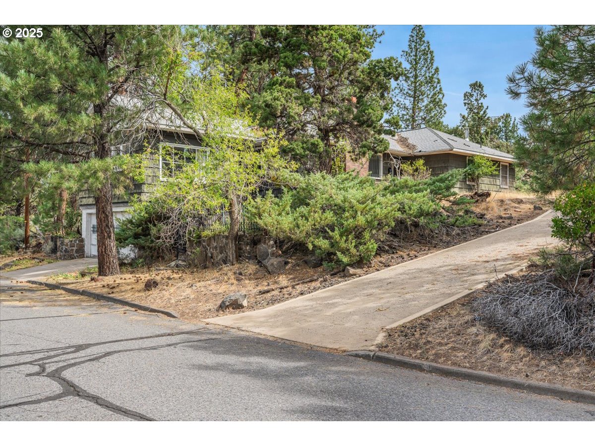 438 Northeast 9th Street Bend, OR 97701 - Photo 10 of 29 a backyard of a house with lots of green space