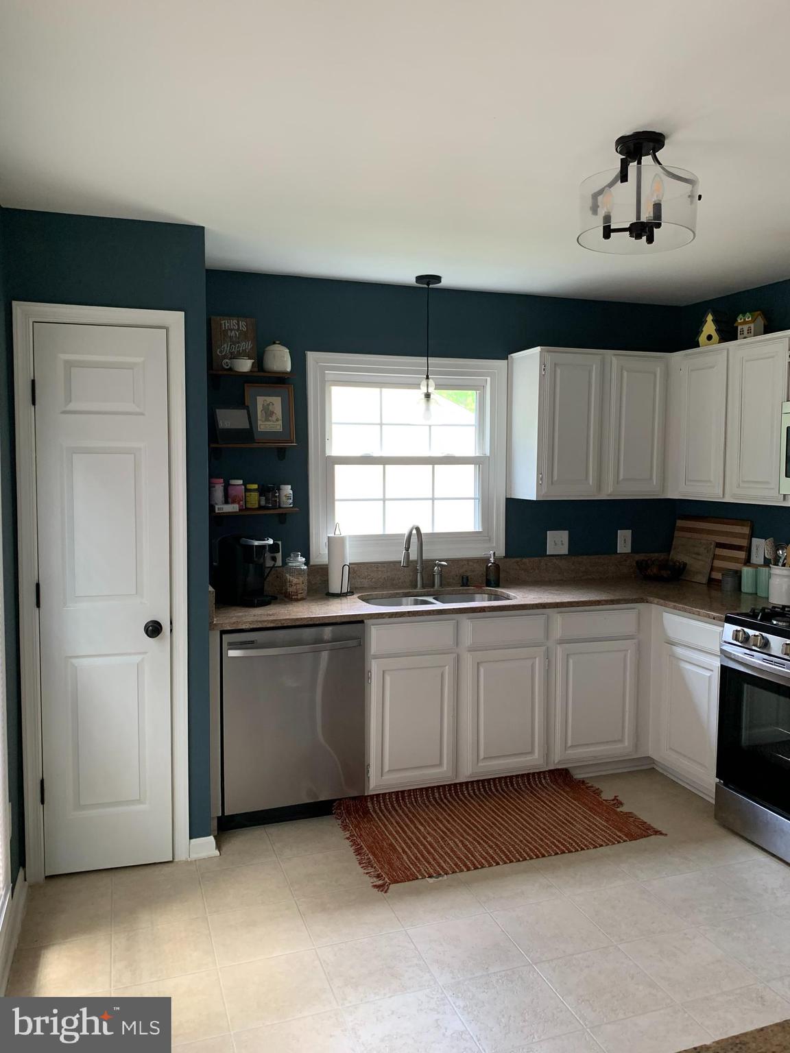 4 Leamington Road Fredericksburg, VA 22406 - Photo 6 of 18 Kitchen