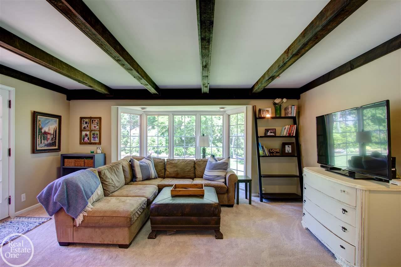 1130 South Oxford Road Grosse Pointe Woods, MI 48236 - Photo 9 of 48