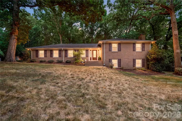 $700,000 | 1800 Lumarka Drive, Charlotte, NC 28212