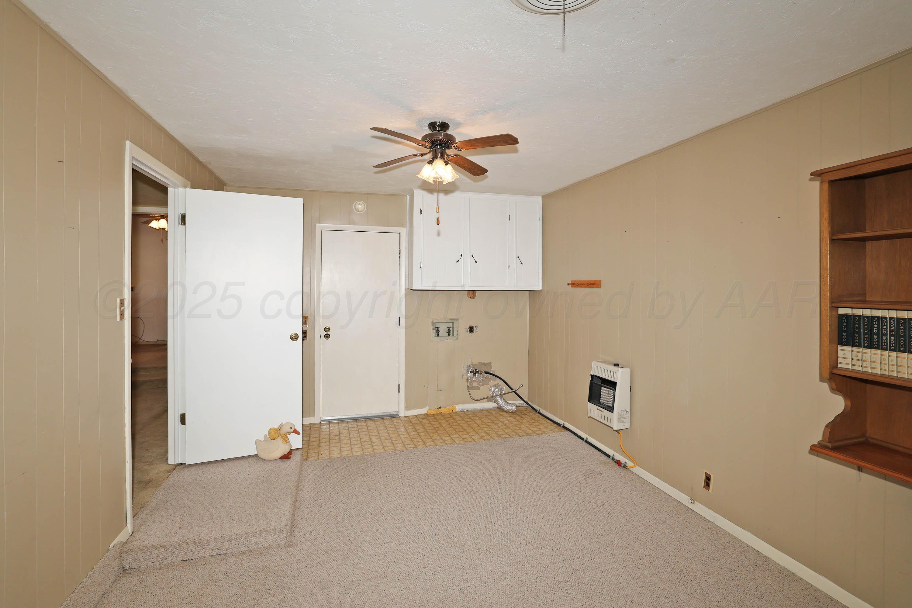 5119 South Bonham Street Amarillo, TX 79110 - Photo 9 of 32 a view of a livingroom with an empty space