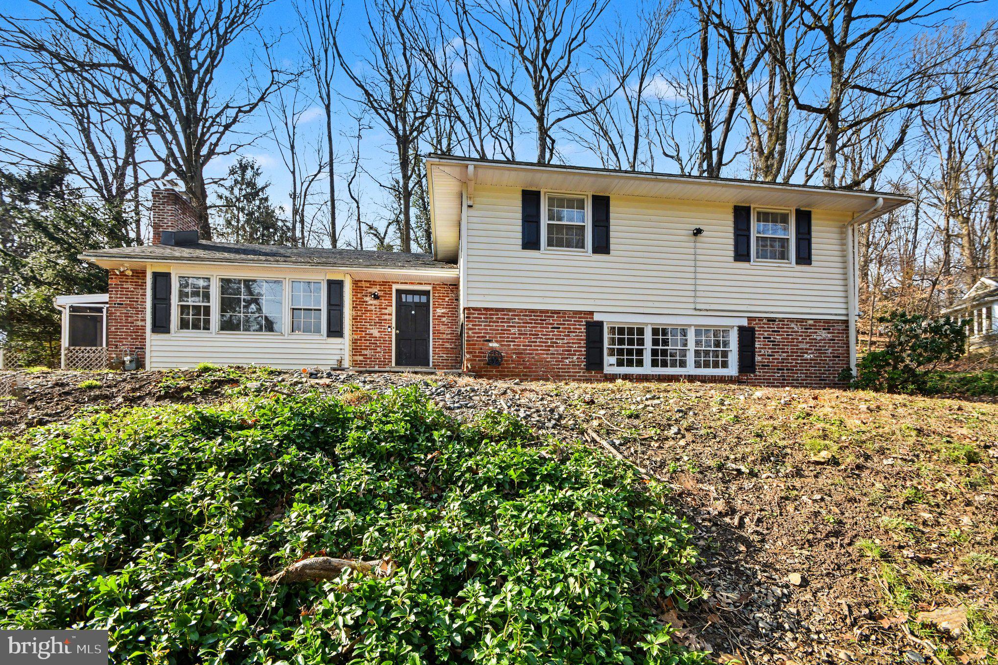 542 Upper Weadley Road Wayne, PA 19087 - Photo 2 of 49