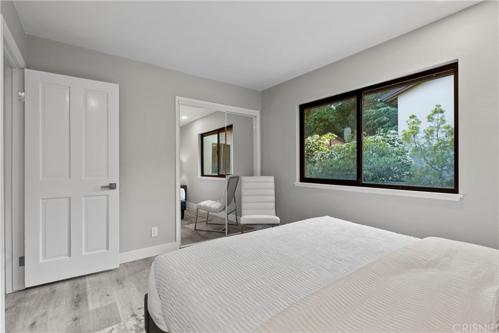 23524 Highland Glen Drive Newhall, CA 91321 - Photo 39 of 53 a bedroom with a large bed and a window