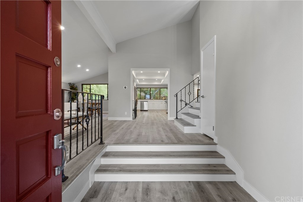 23524 Highland Glen Drive Newhall, CA 91321 - Photo 4 of 53