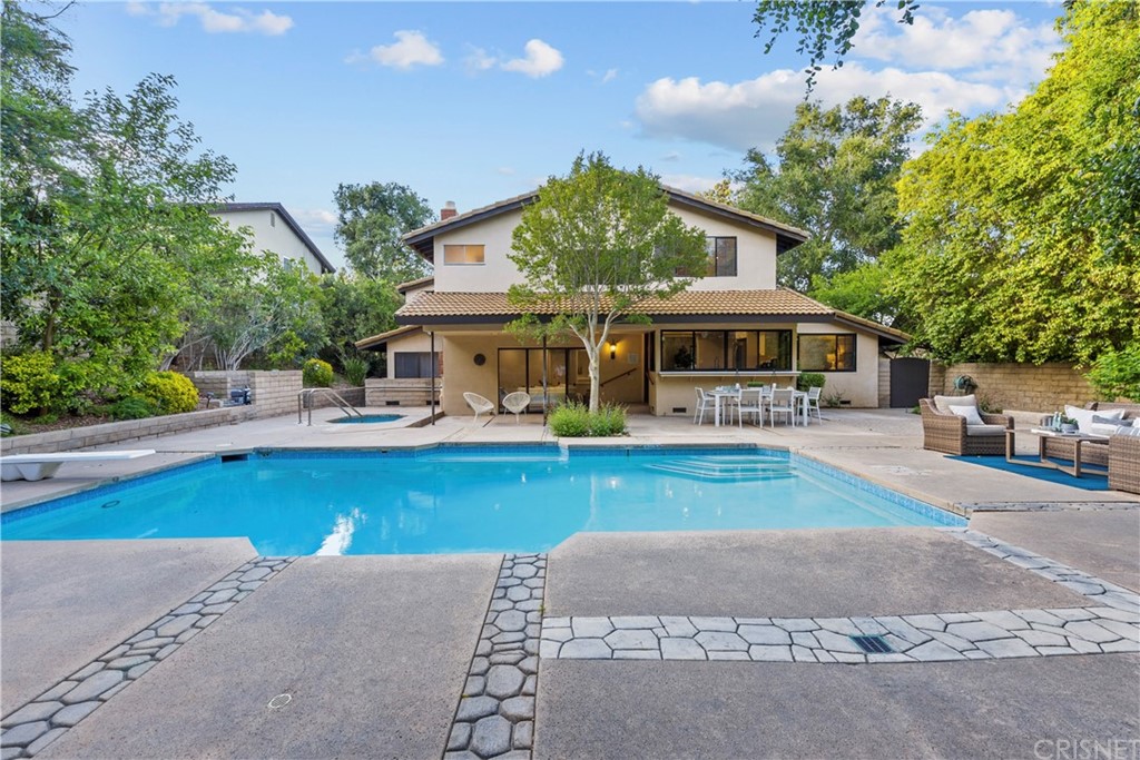 23524 Highland Glen Drive Newhall, CA 91321 - Photo 48 of 53 an aerial view of a house with swimming pool and porch
