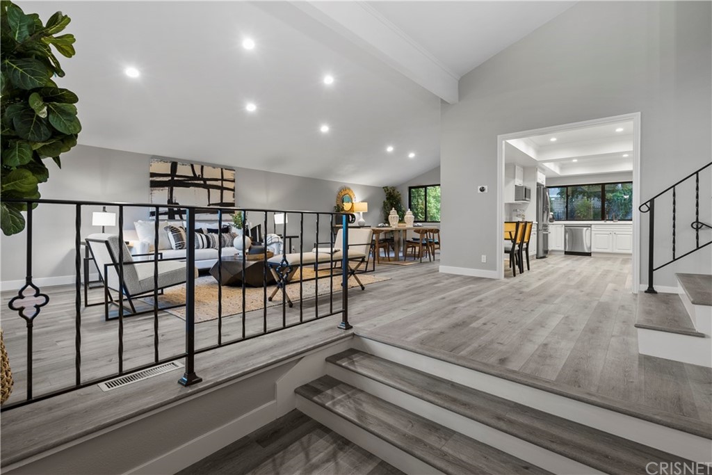 23524 Highland Glen Drive Newhall, CA 91321 - Photo 5 of 53