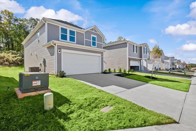 $274,900 | 887 Penfold Pointe, Wellford, SC 29385