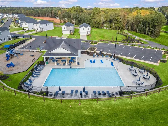 $274,900 | 887 Penfold Pointe, Wellford, SC 29385