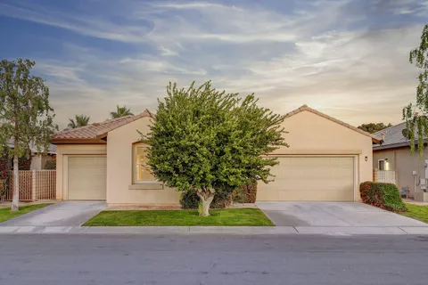 a small garden in the corner of a house