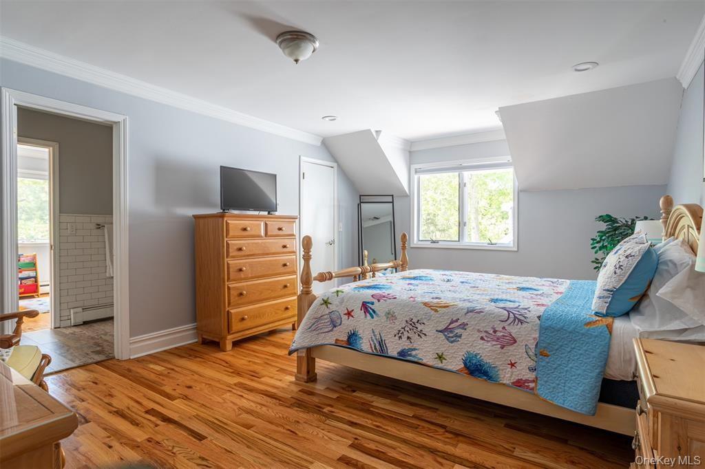 2300 Pine Tree Road Cutchogue, NY 11935 - Photo 38 of 45 Guest bedroom