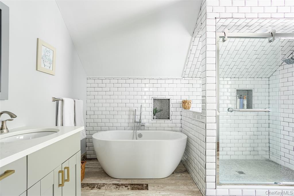 2300 Pine Tree Road Cutchogue, NY 11935 - Photo 7 of 45 Primary ensuite