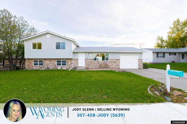 $289,900 | 903 Leal Street, Douglas, WY 82633