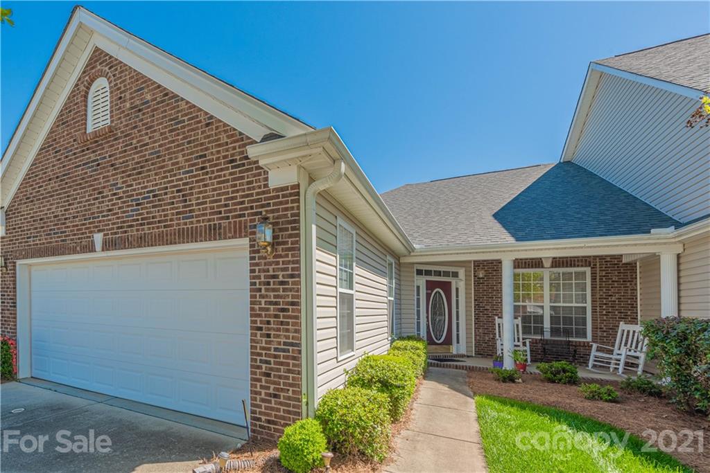 279 Garnet Court, Unit 549 Fort Mill, SC 29708 - Photo 47 of 47 a front view of a house with garden