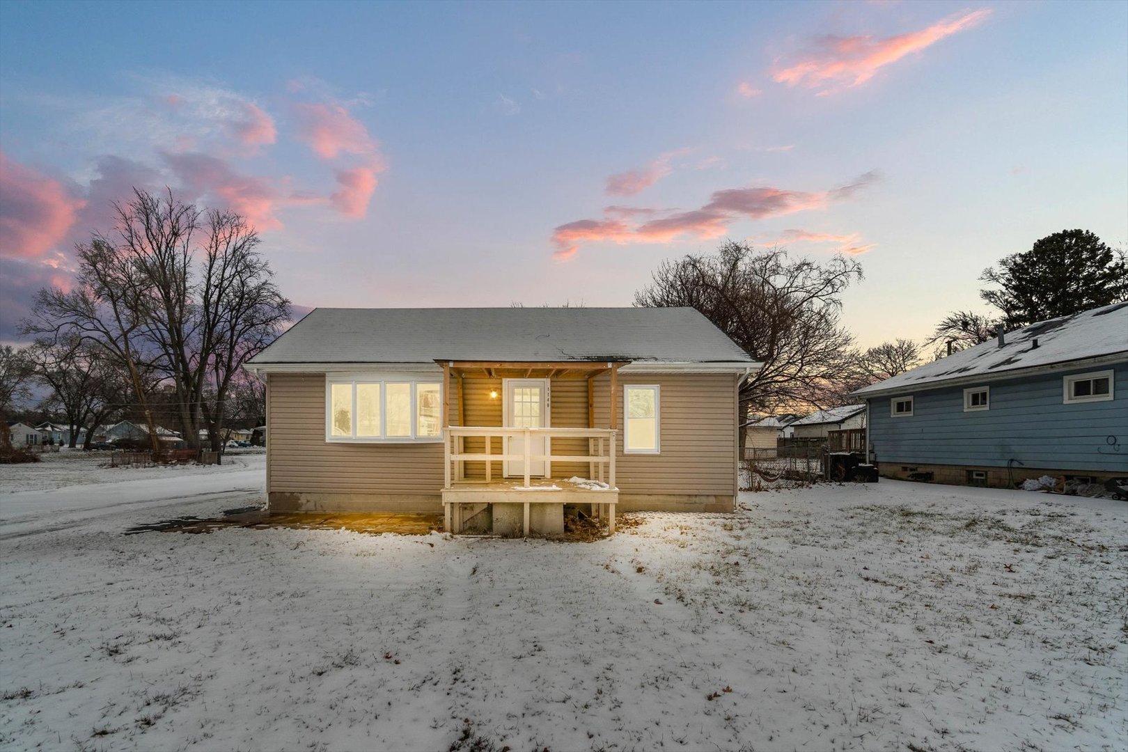 1146 South Union Street Aurora, IL 60505 - Photo 2 of 33