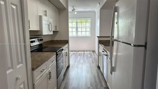 $2,375 | 160 Southwest 117th Terrace, Unit 6202, Pembroke Pines, FL 33025