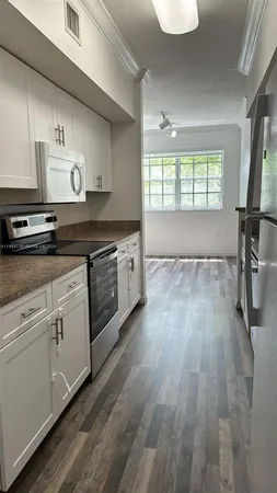 $2,375 | 160 Southwest 117th Terrace, Unit 6202, Pembroke Pines, FL 33025