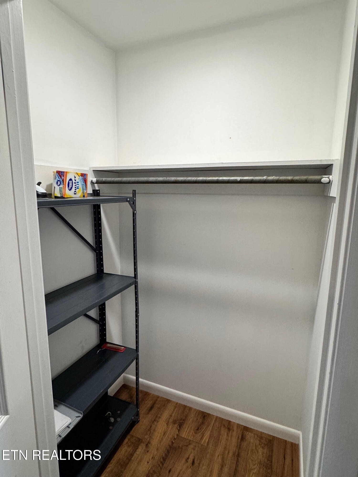 34 Hampton Square Crossville, TN 38555 - Photo 19 of 30 a close view of closet