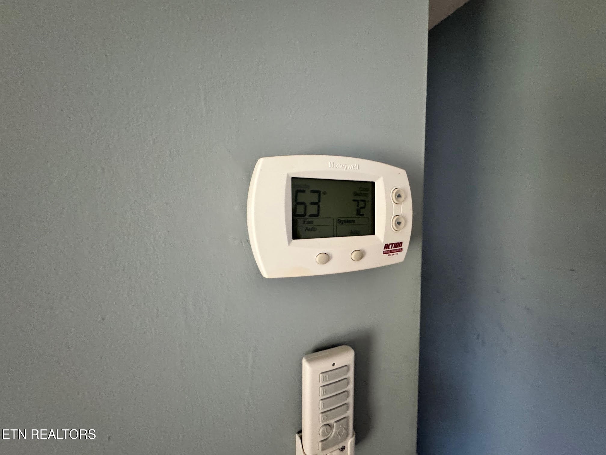 34 Hampton Square Crossville, TN 38555 - Photo 24 of 30 a picture of door