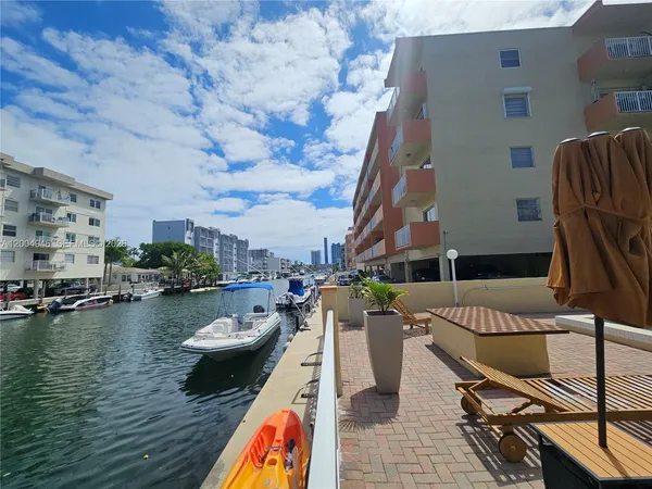 $1,900 | 3545 Northeast 167th Street, Unit 404, North Miami Beach, FL 33160
