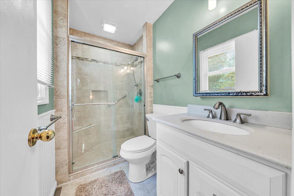 123 Apple Tree Road Roanoke, VA 24019 - Photo 19 of 37 Bathroom