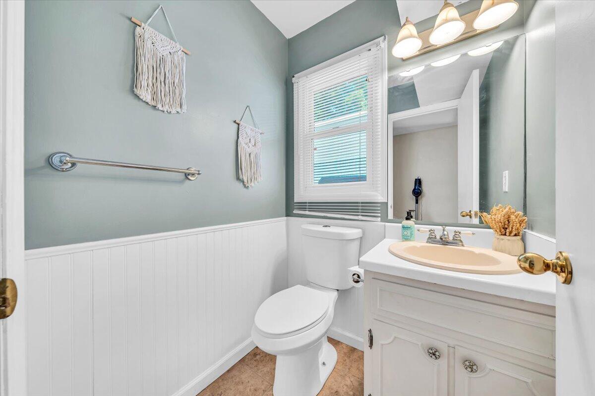 123 Apple Tree Road Roanoke, VA 24019 - Photo 28 of 37 Bathroom