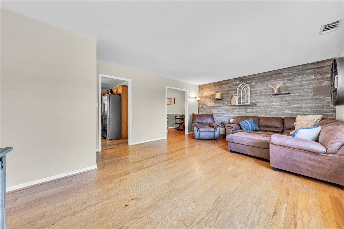 123 Apple Tree Road Roanoke, VA 24019 - Photo 5 of 37 05-MIB06375