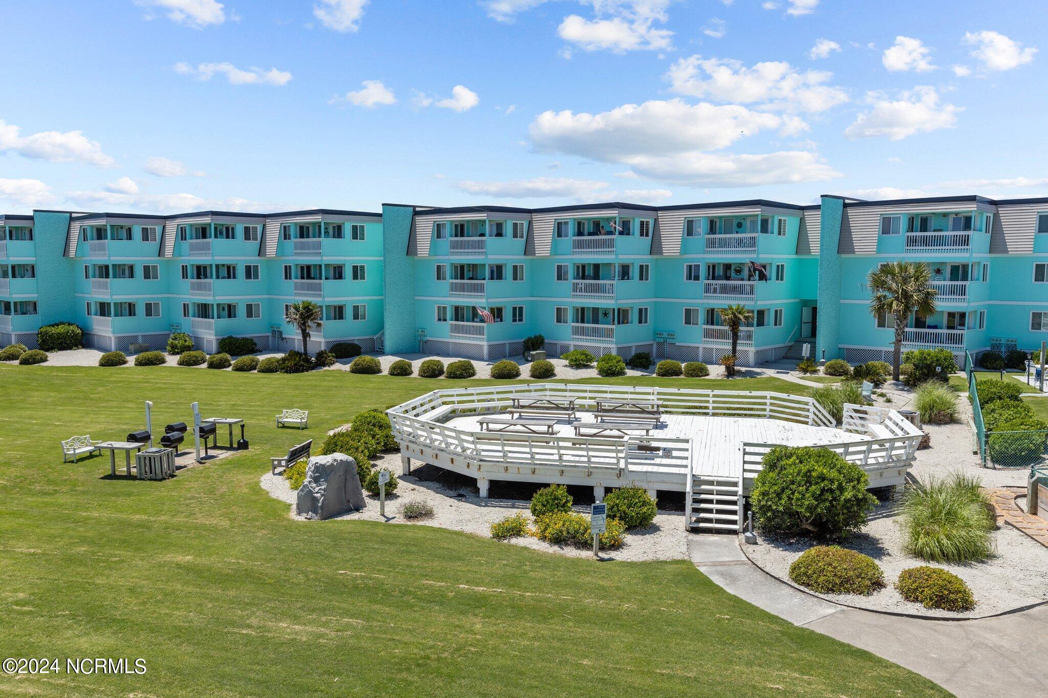 301 Commerce Way, Unit 223 Atlantic Beach, NC 28512 - Photo 25 of 29 grill area