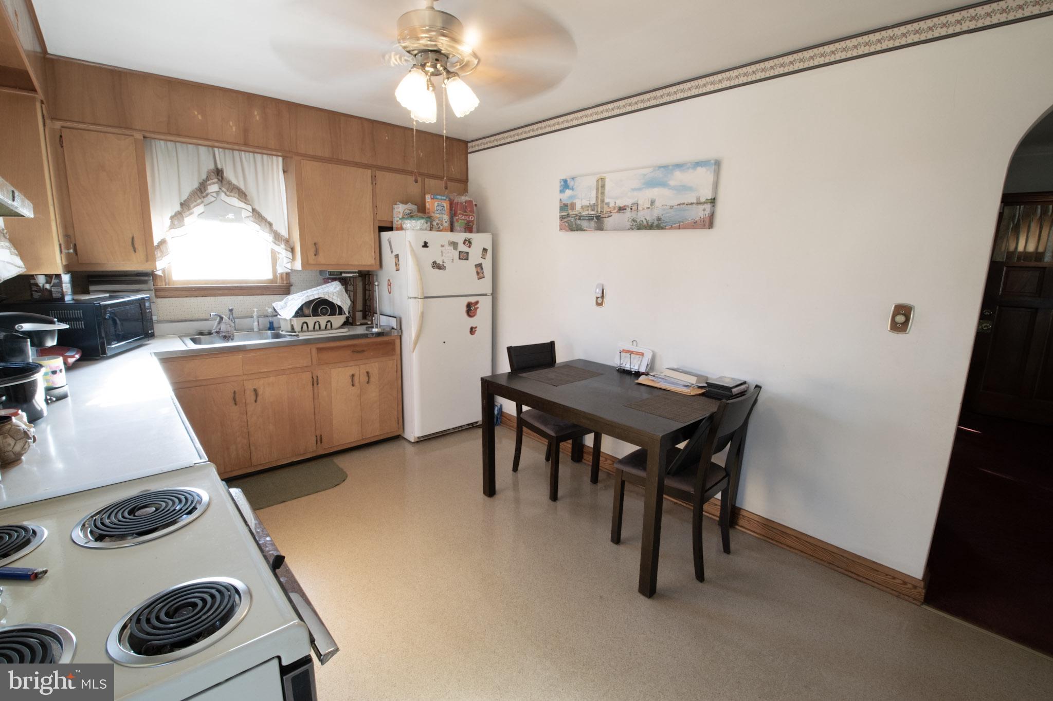 35 Stemmers Run Road Baltimore, MD 21221 - Photo 3 of 18 Ceiling Fan Table Space