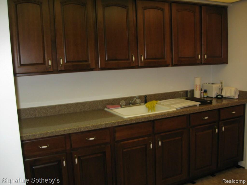 4045 West Maple Road Bloomfield Hills, MI 48301 - Photo 14 of 24