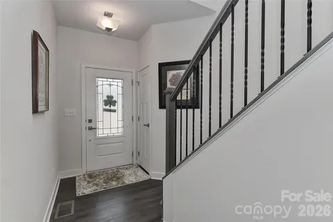 a view of entryway with livingroom
