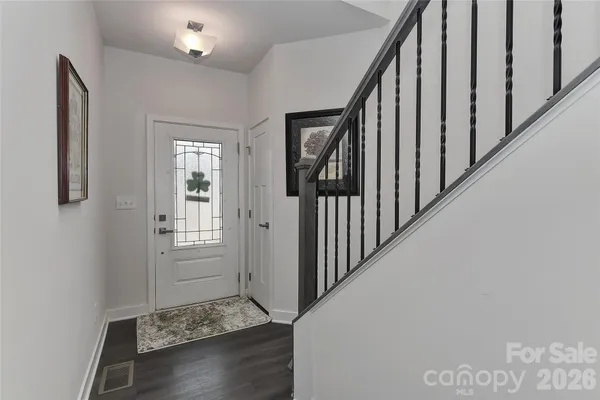 a view of entryway with livingroom