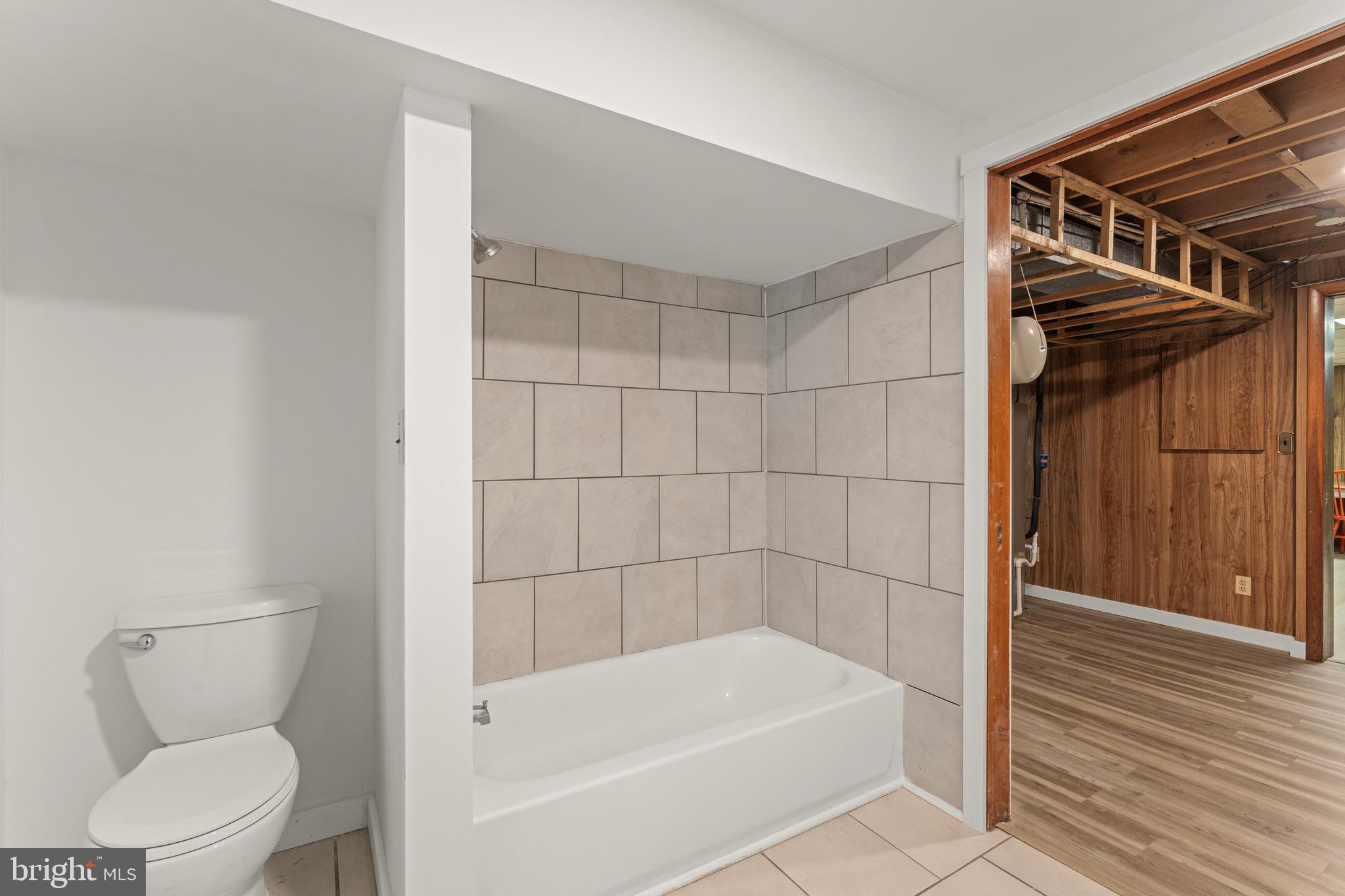 8 Manor Brook Road Monkton, MD 21111 - Photo 44 of 62 a bathroom with a toilet and bathtub
