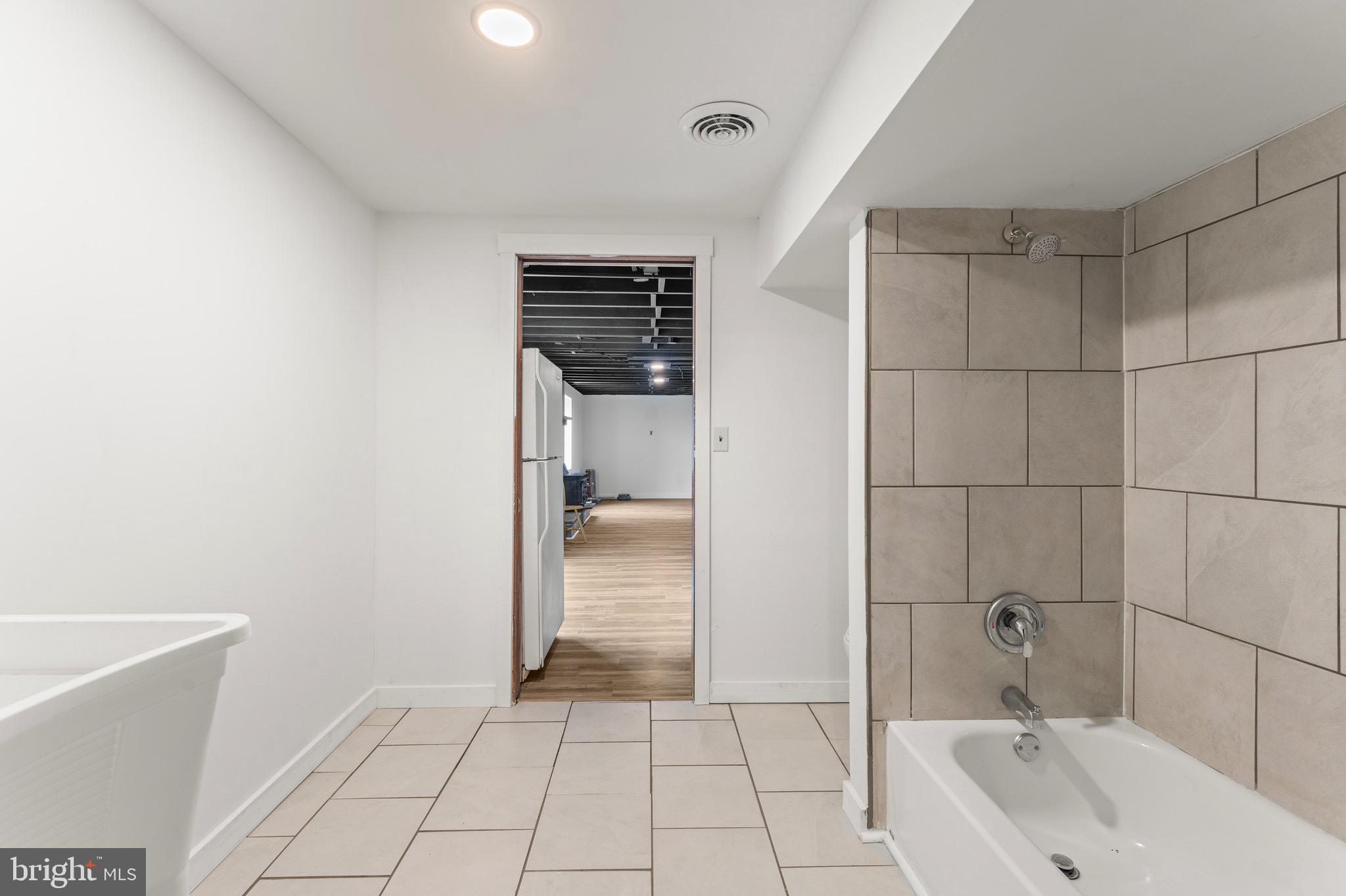 8 Manor Brook Road Monkton, MD 21111 - Photo 45 of 62 a bathroom with a tub shower and a sink