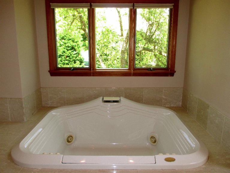 350 Training Field Road Chatham, MA 02633 - Photo 21 of 33 a bathroom with a tub and window
