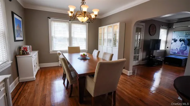 $1,400,000 | 166-27 25th Avenue | Clearview