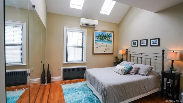 $1,400,000 | 166-27 25th Avenue | Clearview