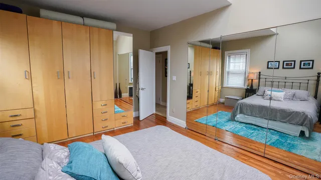 $1,400,000 | 166-27 25th Avenue | Clearview