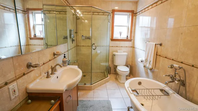 $1,400,000 | 166-27 25th Avenue | Clearview