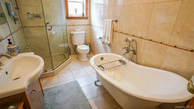 $1,400,000 | 166-27 25th Avenue | Clearview