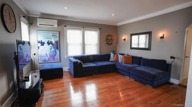 $1,400,000 | 166-27 25th Avenue | Clearview